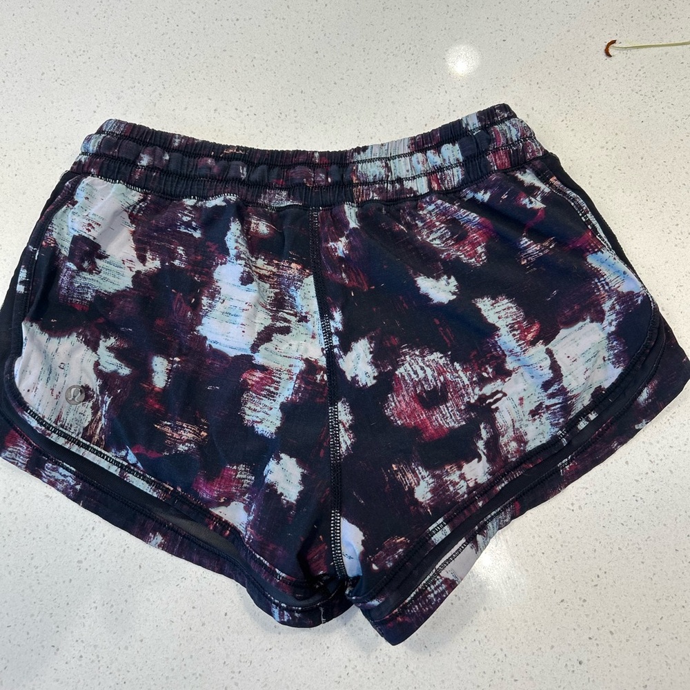 Lululemon Size 8 Short